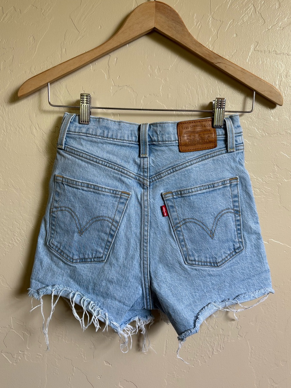 Levi’s Premium Denim Ribcage Cut Off Jean Shorts Size 24 Light Blue Button Fly